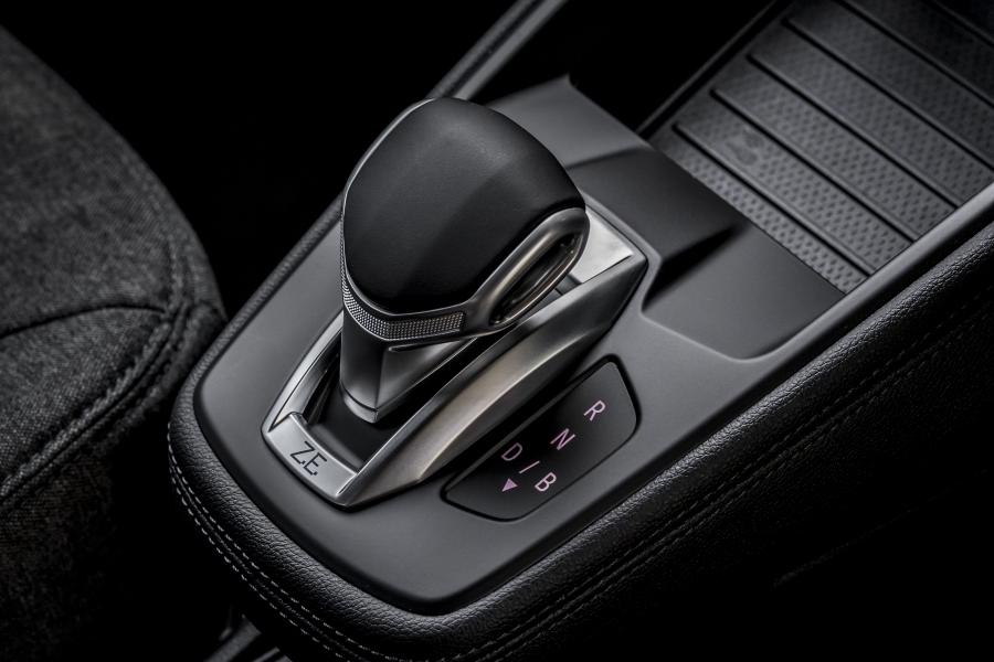 Детали интерьера Renault Zoe Van 2020 года  (UK) (фото 26 из 38)